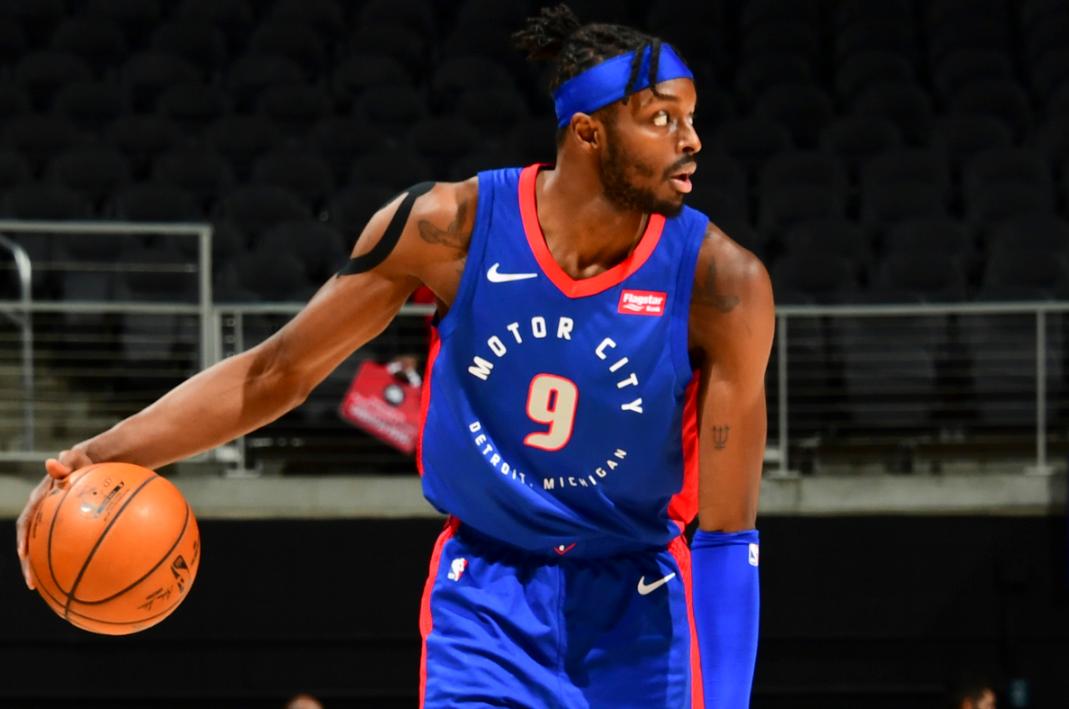 老鹰vs活塞冲突视频直播，一场失控的东部卡位战，到底发生了什么？